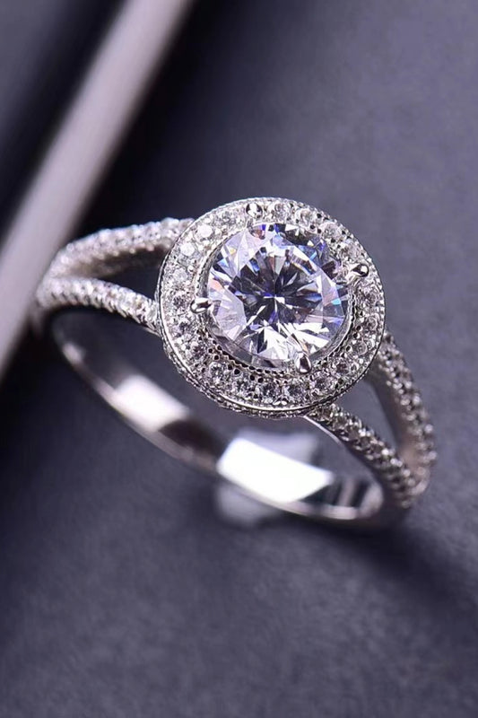 1 Carat Moissanite Shiny and Chic Ring